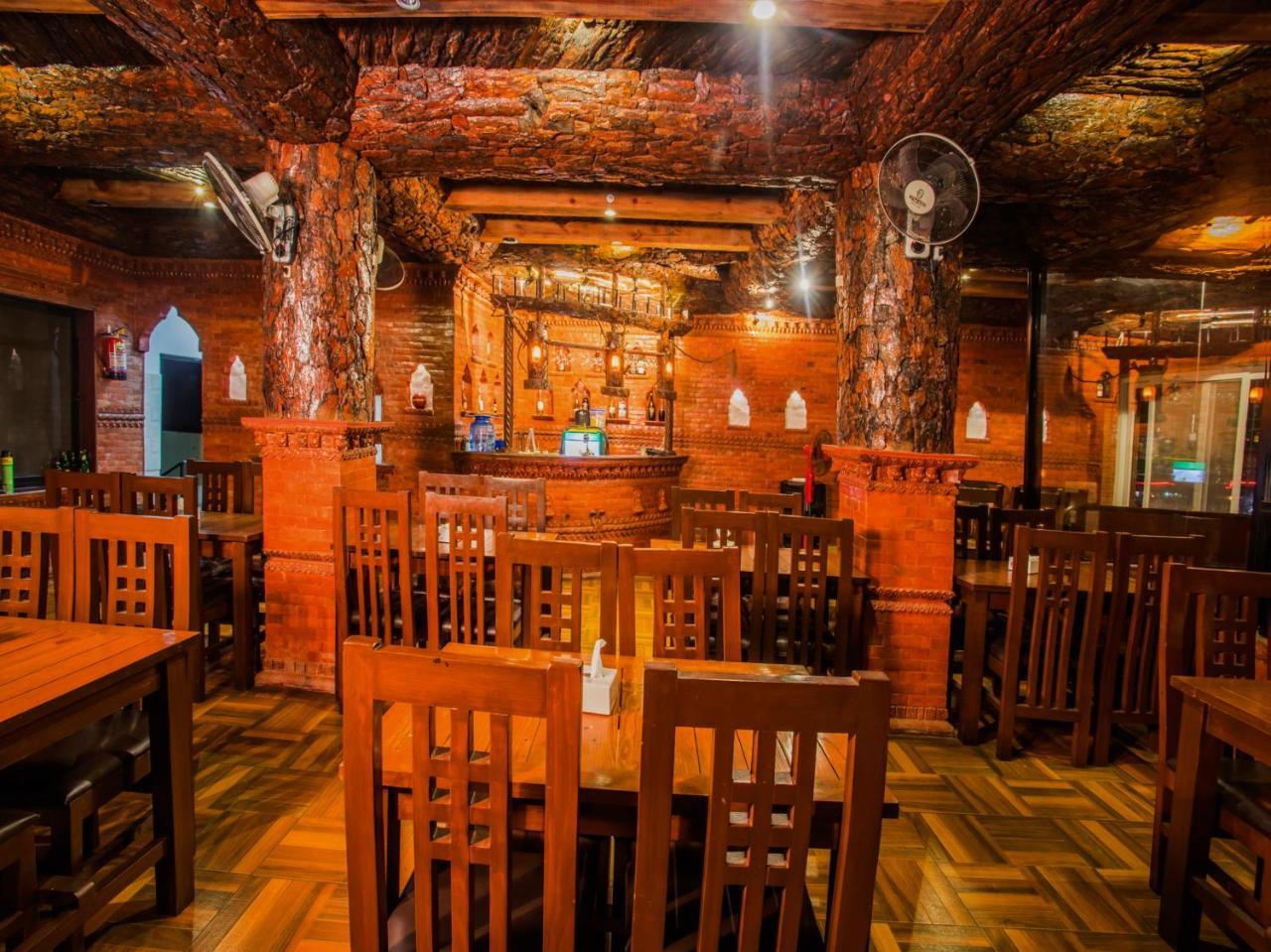 Grand Shivalaya Hotel And Restro Pokhara Buitenkant foto
