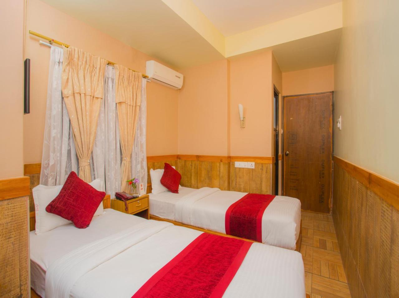 Grand Shivalaya Hotel And Restro Pokhara Buitenkant foto