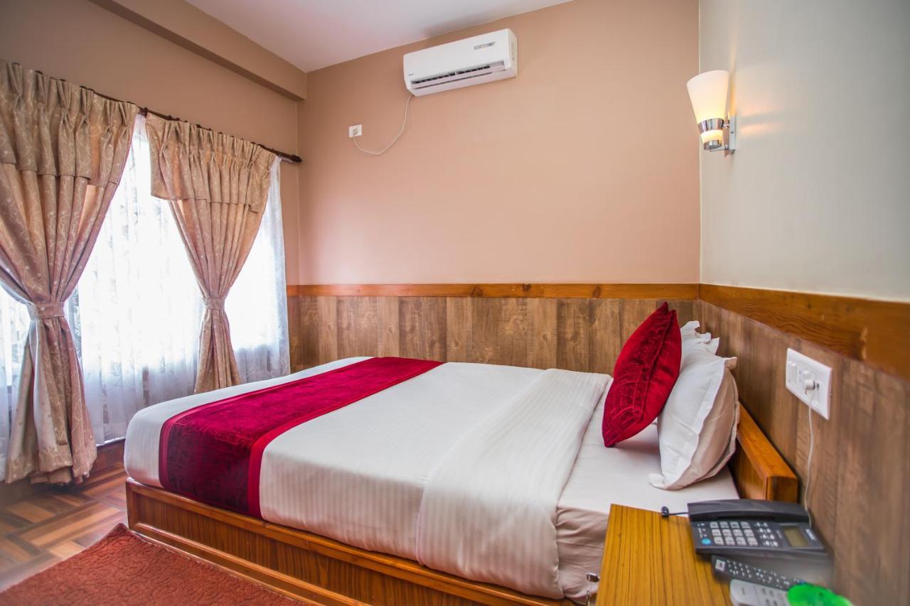 Grand Shivalaya Hotel And Restro Pokhara Buitenkant foto