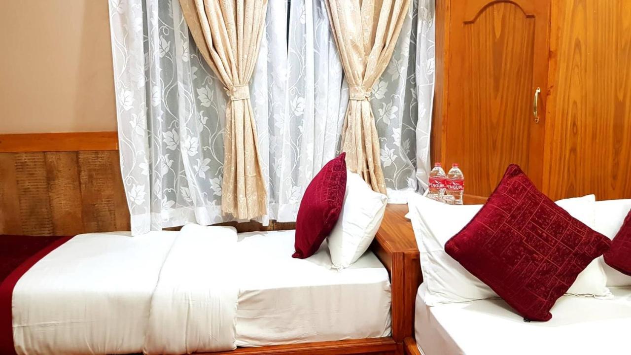 Grand Shivalaya Hotel And Restro Pokhara Buitenkant foto