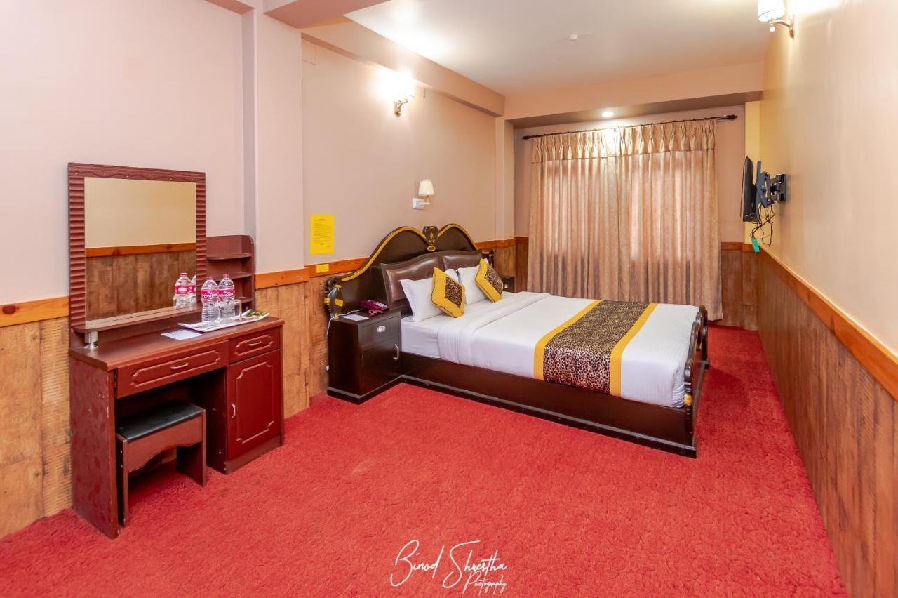 Grand Shivalaya Hotel And Restro Pokhara Buitenkant foto