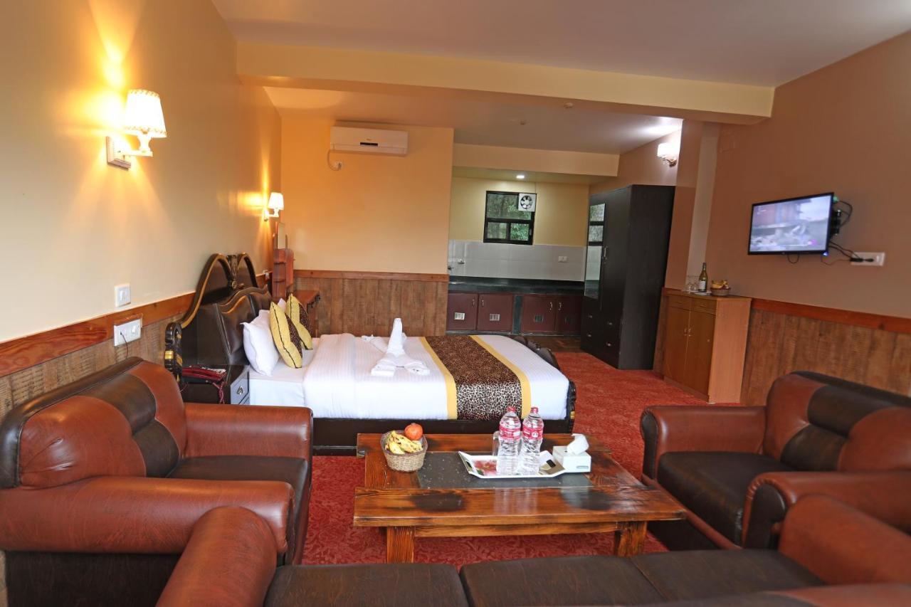 Grand Shivalaya Hotel And Restro Pokhara Buitenkant foto